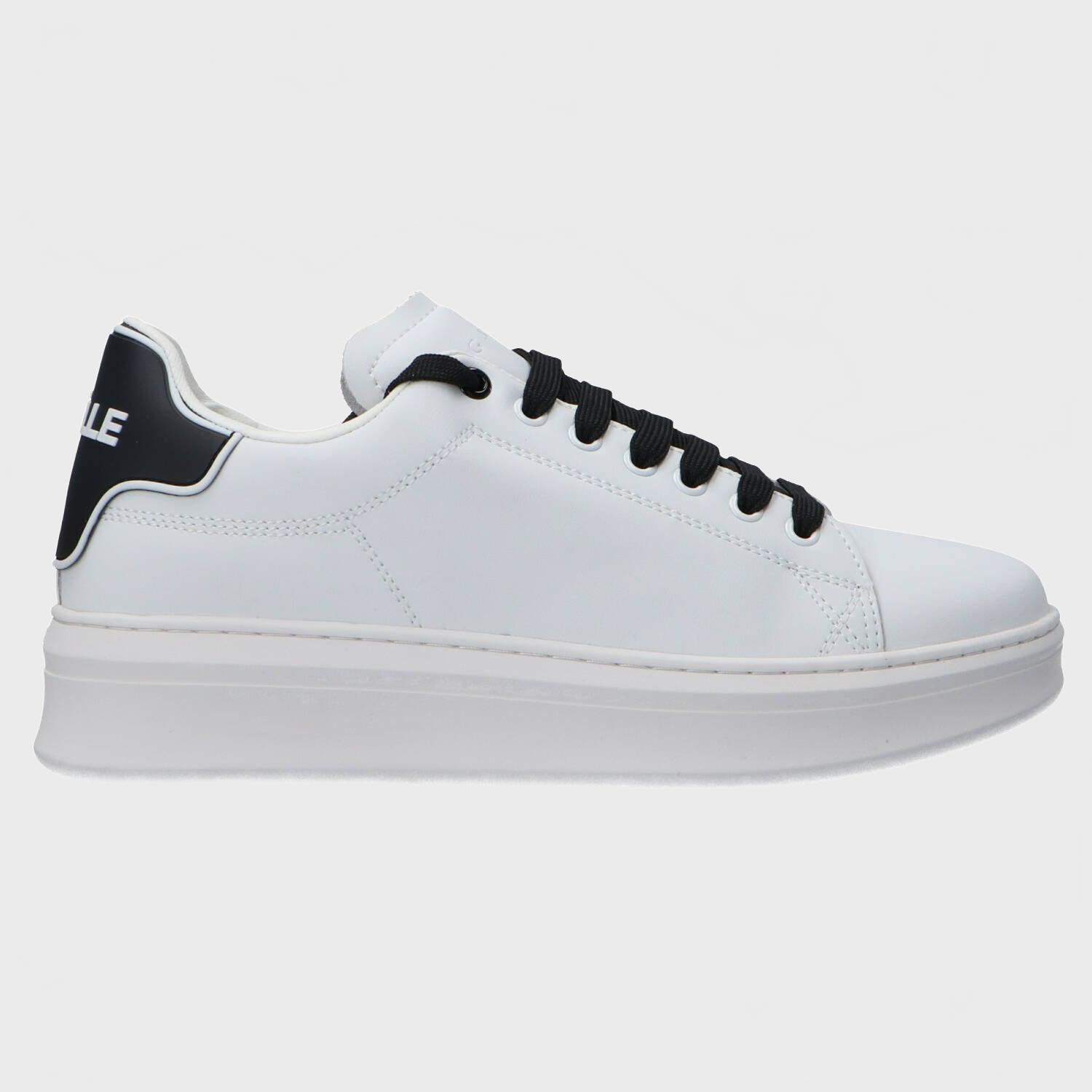 Sneakers Ecopelle rubber patch linea GACA Bianco stringhe nere_60650.jpg